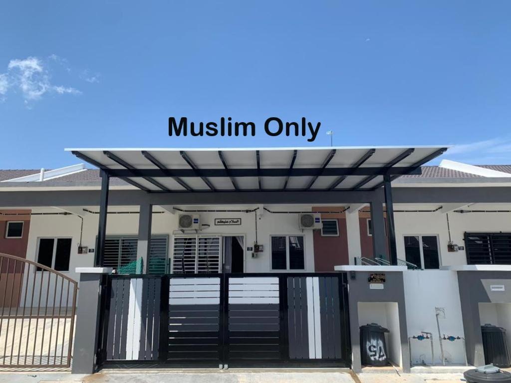 Fazlizasuite Homestay @ Teluk Kemang-Muslim Preferred ポートディクソン エクステリア 写真